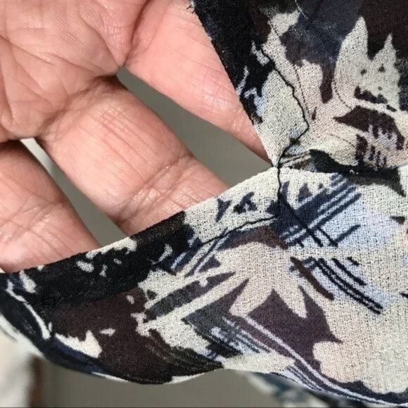 Tapemeasure Womens Abstract Print Ruffle Sleeveless Blouse Size 4 Black/White/Bl - Picture 7 of 9